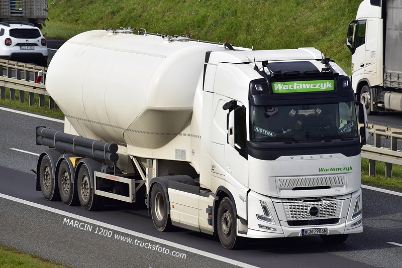 _DSC2663 Wacławczyk-crop-VOLVO FH AERO.JPG