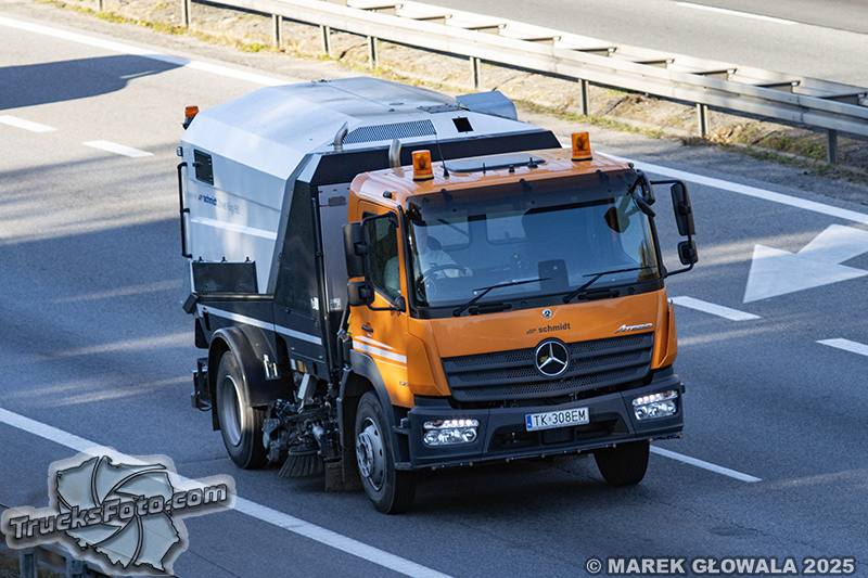 Mercedes-Benz Atego Schmidt Street King 660.jpg