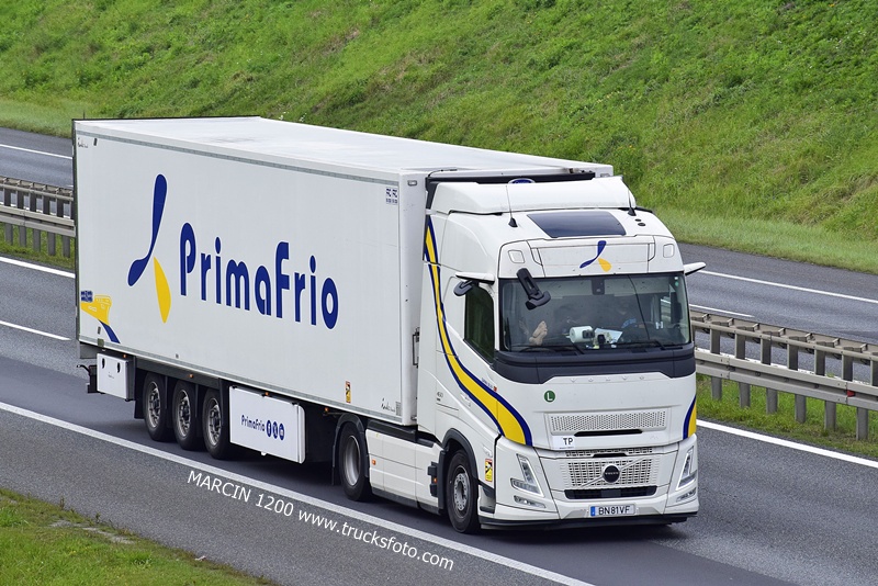 _DSC3289 PRIMAFRIO-crop-VOLVO FH AERO.JPG