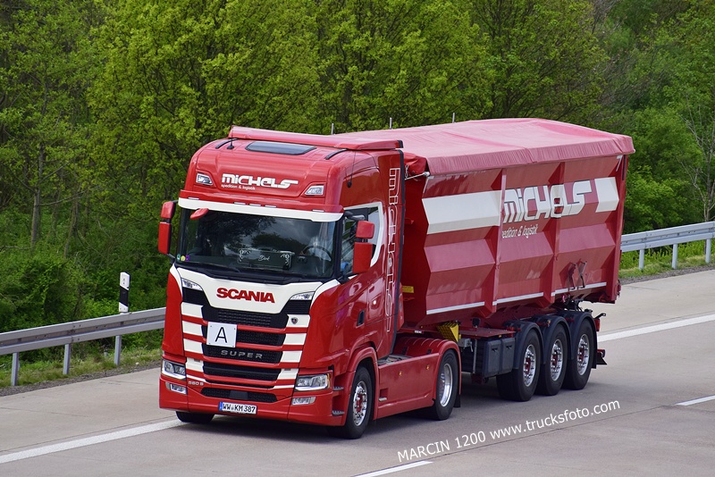 _DSC2533 MICHELS-crop-SCANIA S560 SUPER.JPG