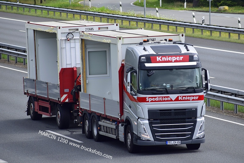 _DSC8962 KNIEPER-crop-VOLVO FH5.JPG