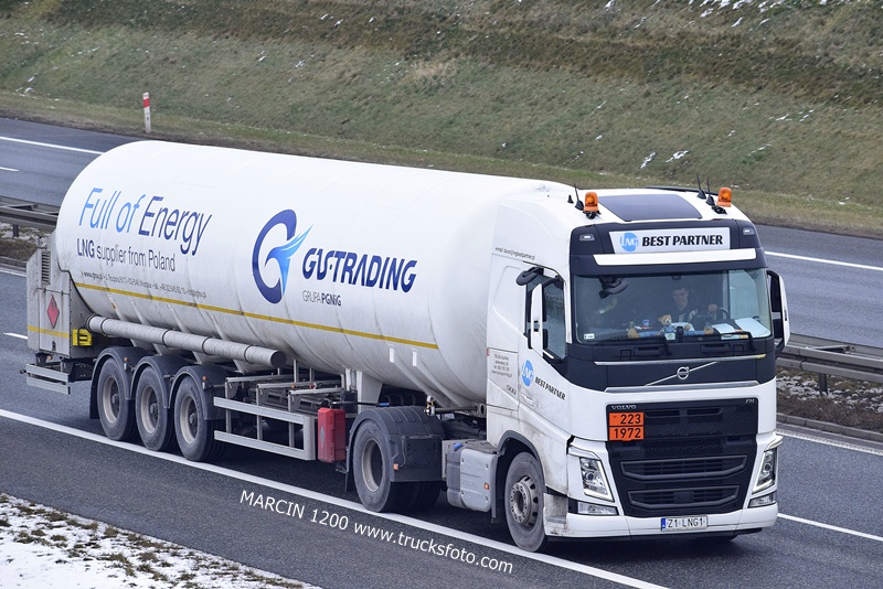_DSC3606 LNG BEST PARTNER-crop-VOLVO FH4.JPG