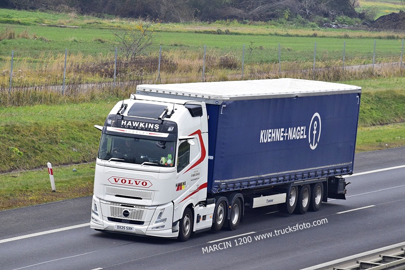 _DSC5280 HAWKINS-crop-VOLVO FH AERO.JPG