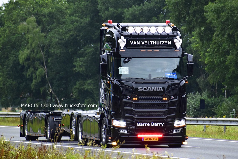 _DSC0849 VAN VELTHUIZEN-crop-SCANIA S660 V8.JPG