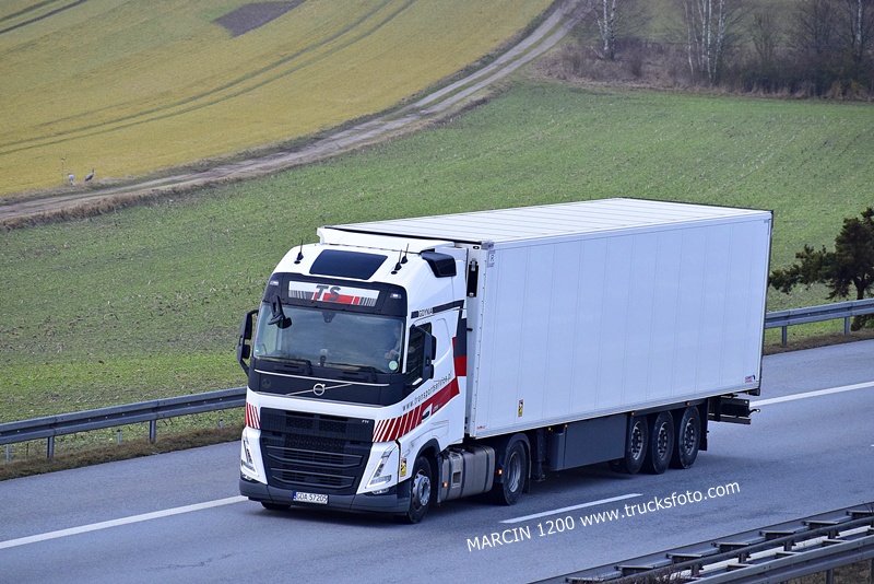_DSC9452 TS-crop-VOLVO FH5.JPG
