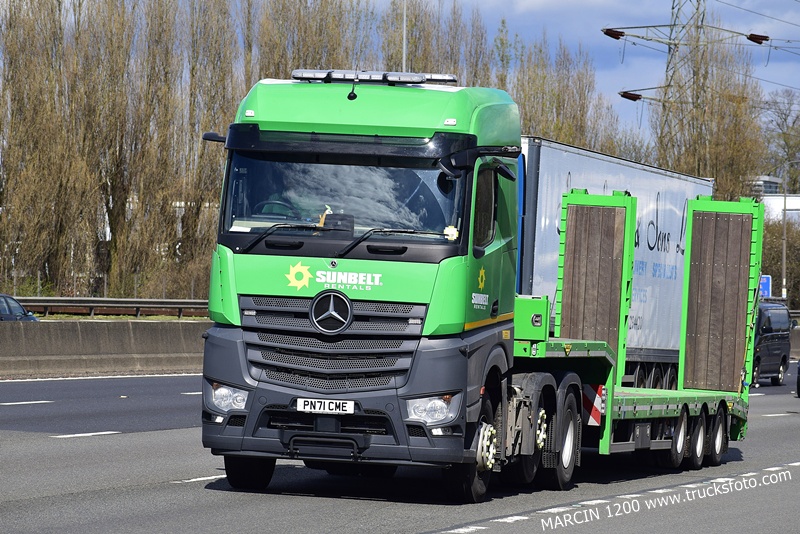 _DSC0808-crop-Sunbelt Rentals-Mercedes-Benz Arocs.JPG