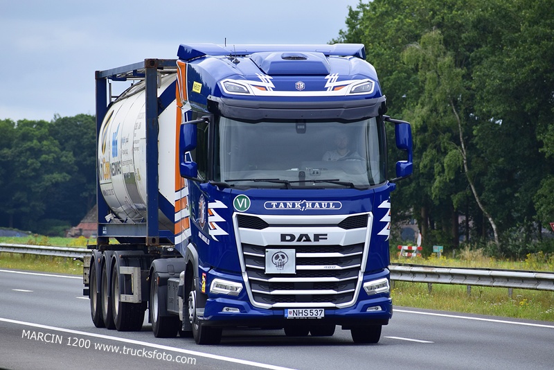 _DSC0220 TANK HAUL-crop-DAF XF.JPG