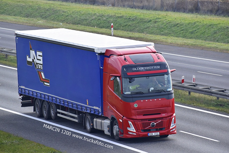 _DSC5392 JAS TRANS-crop-VOLVO FH AERO.JPG