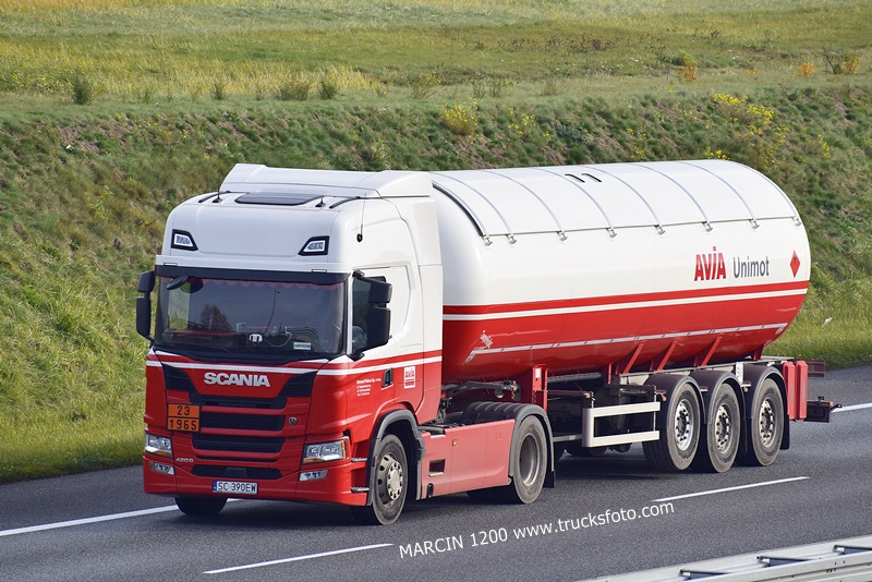 _DSC4310 AVIA UNIMOT-crop-SCANIA G420 NG.JPG