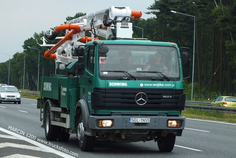 DSCF0374-crop-WOJTKE - MERCEDES SK 1824.jpg