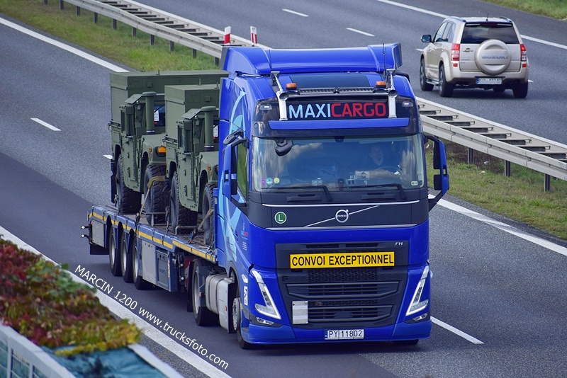 _DSC2415 MAXICARGO-crop-VOLVO FH5.JPG