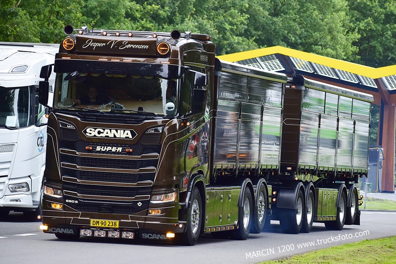 _DSC9794 JESPER V.SORENSEN-crop-SCANIA S660 V8.JPG