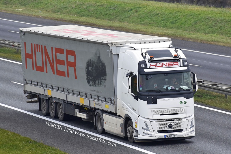 _DSC5288 HUNER-crop-VOLVO FH AERO.JPG