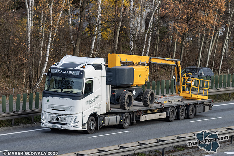Volvo FH Aero - Milkowski.jpg