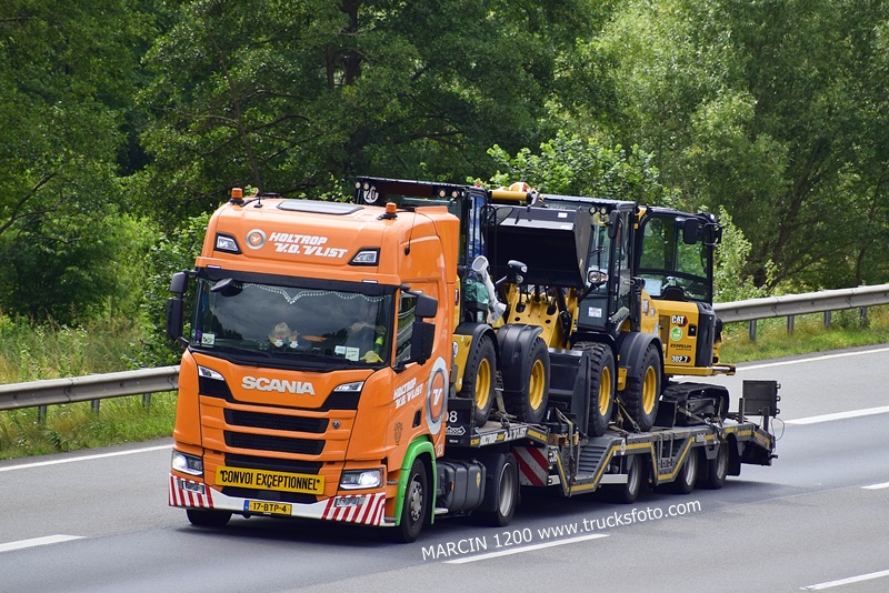 _DSC9237 HOLTROP V.D.VLIST-crop-SCANIA R NG.JPG