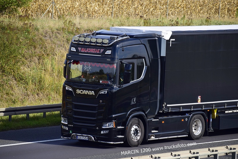_DSC00011 (1991) MAJCHRZAK-crop-SCANIA S530 V8.JPG