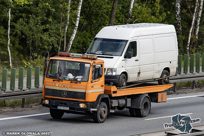 Mercedes-Benz LK pomoc drogowa Wujek.jpg