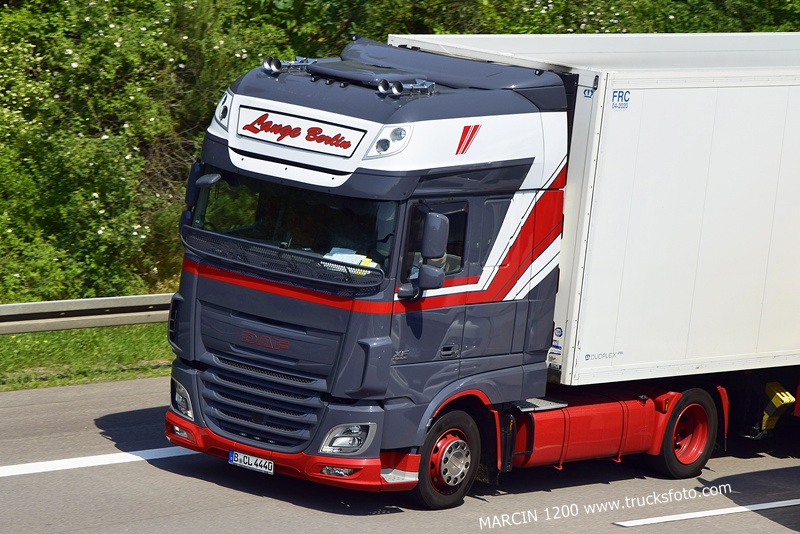 _DSC8940 LANGE BERLIN-crop-DAF XF 106.JPG