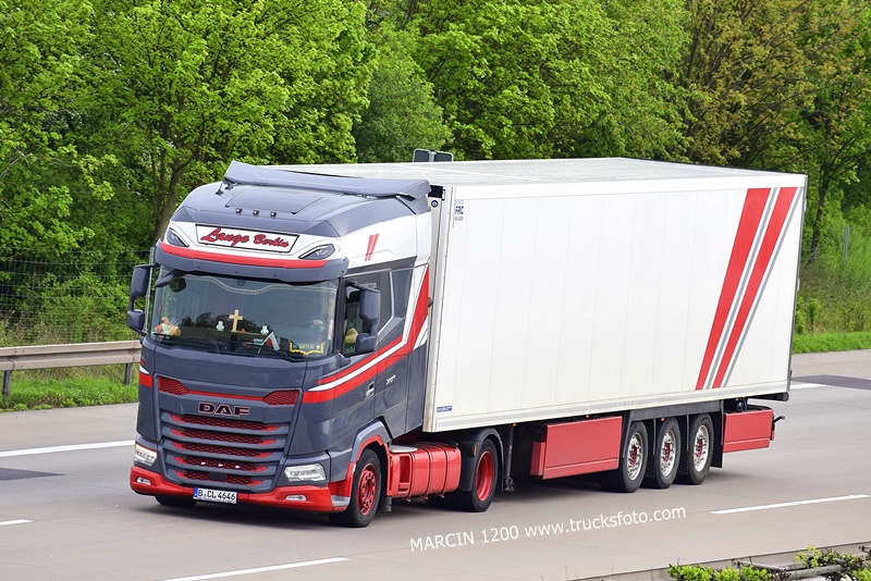 _DSC5607 LANGE BERLIN-crop-DAF XG+.JPG