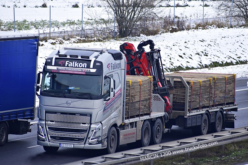 _DSC6006 FALKON-crop-VOLVO FH5.JPG