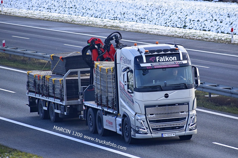 _DSC6282 FALKON-crop-VOLVO FH5.JPG