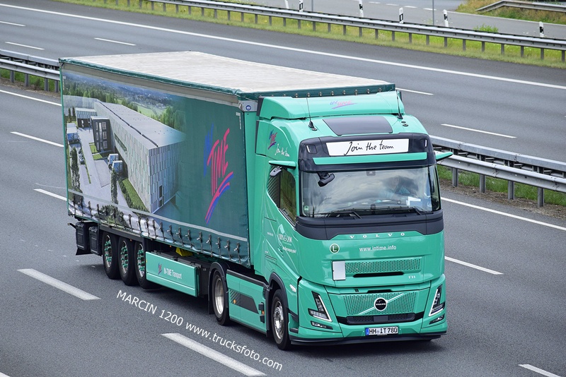 _DSC9411 IN TIME-crop-VOLVO FH AERO.JPG