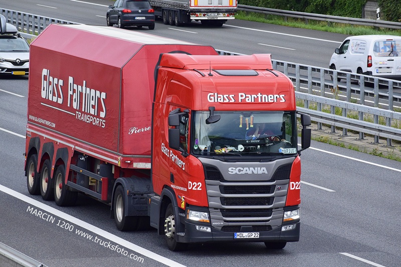 _DSC7889 GLASS PARTNERS-crop-SCANIA R460 NG.JPG
