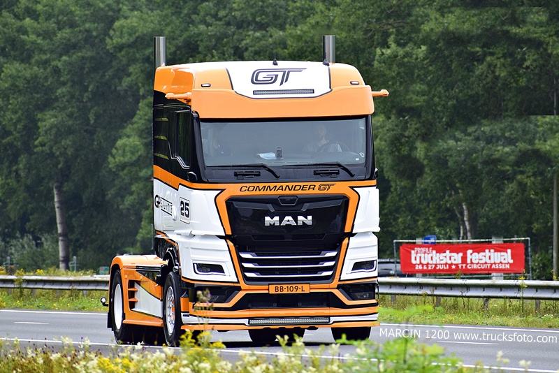 _DSC0608 MAN TGX II COMMANDER GT-crop--------.JPG