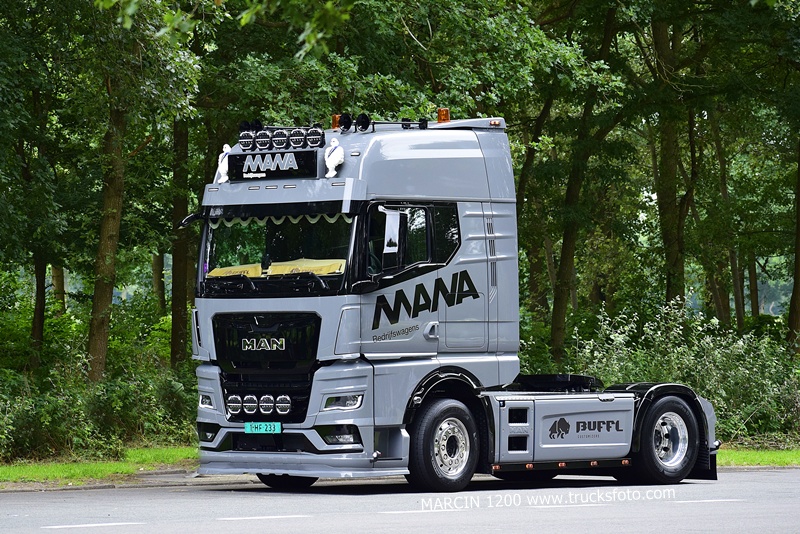 _DSC0717 MAN TGX II MANA BEDRIJFSWAGENS-crop------.JPG