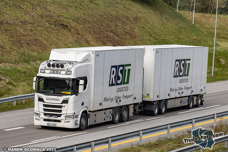 Scania 560R - RST.jpg