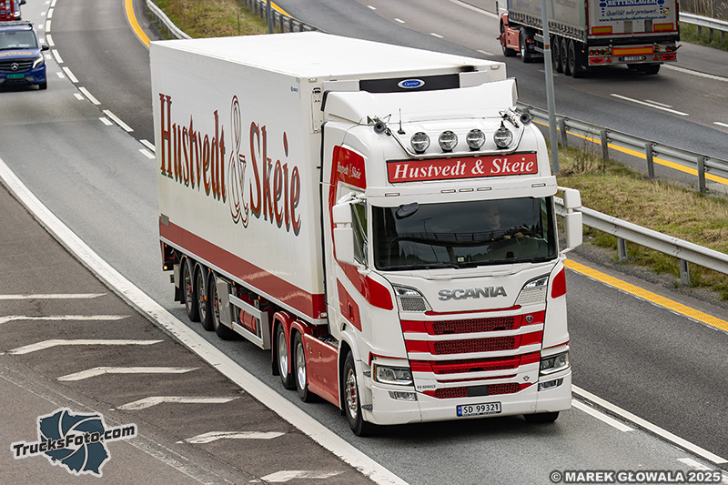 Scania R660 V8 - Hustvedt & Skeie.jpg