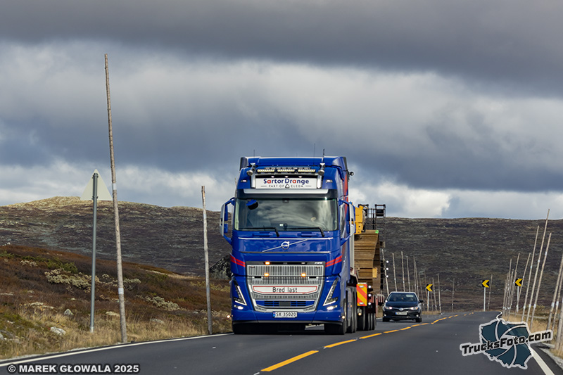 Volvo FH5 - Sartor Drange.jpg