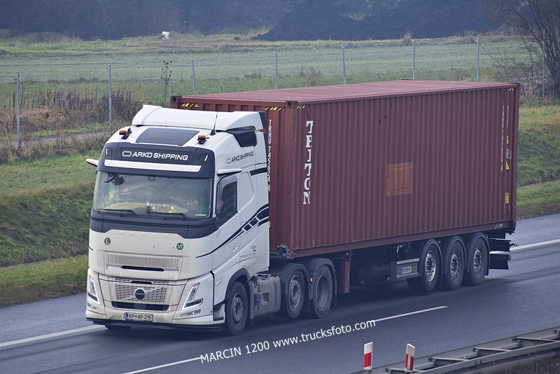 _DSC6641 ARKO SHIPPING-crop-VOLVO FH AERO.JPG