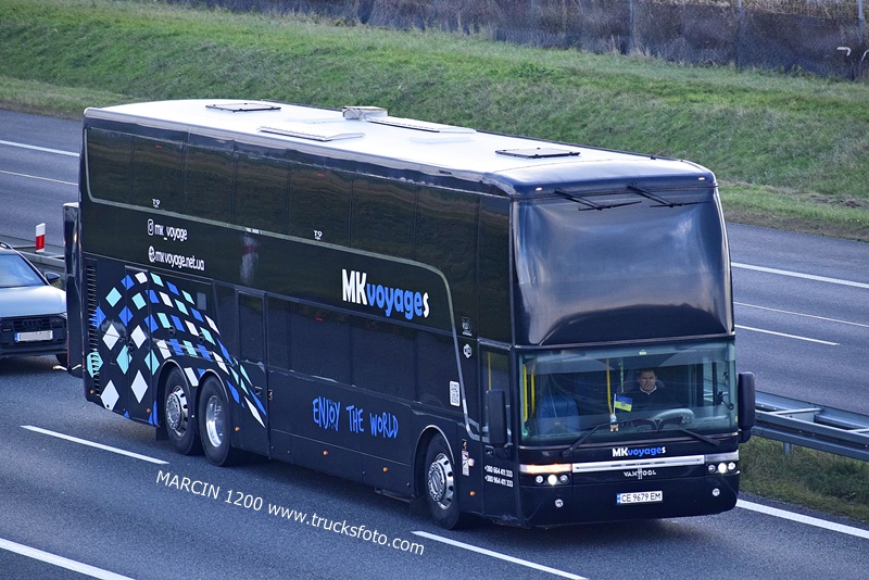 _DSC5632 VAN HOOL-crop-MK VOYAGES.JPG
