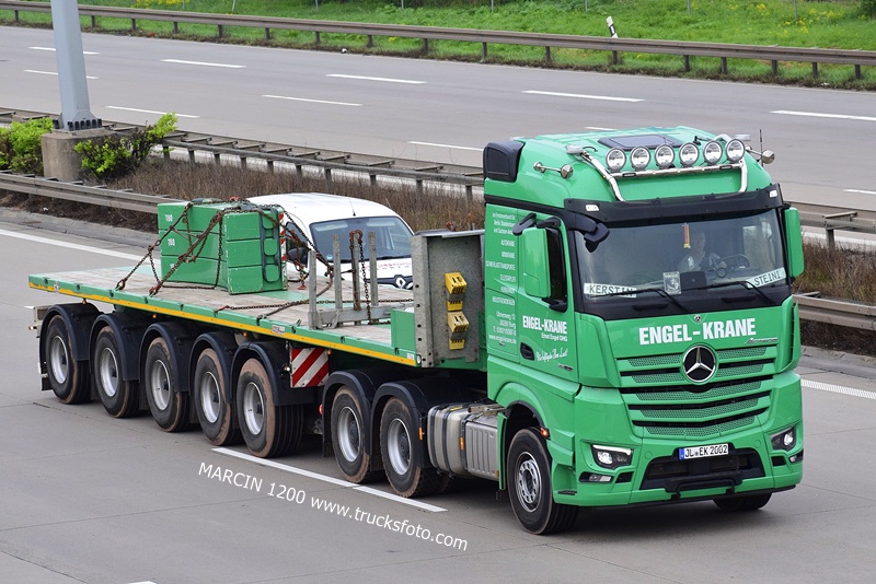 _DSC5377 ENGEL-KRANE-crop-ACTROS MP5.JPG
