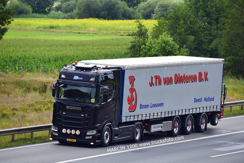 _DSC9301 RH TRANS-crop-SCANIA S.JPG
