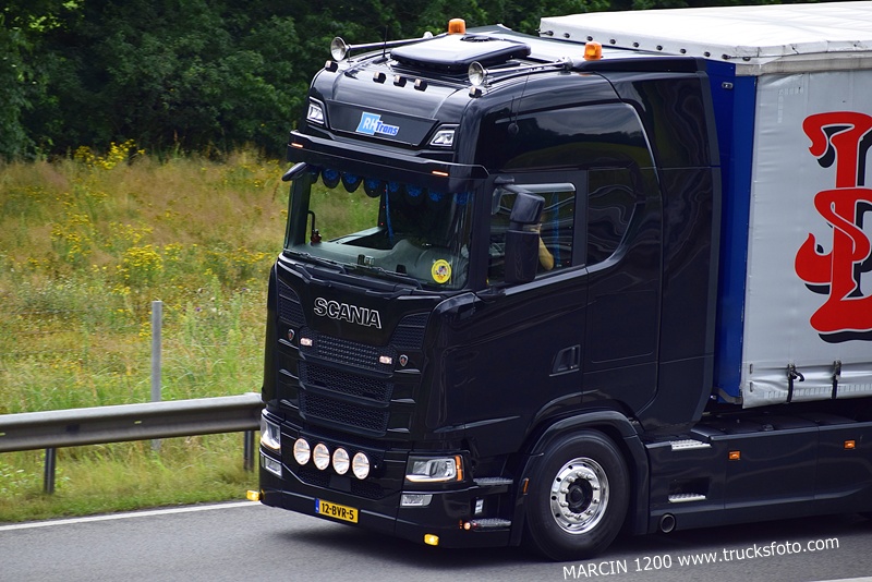 _DSC9303 RH TRANS-crop-SCANIA S.JPG