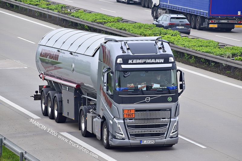 _DSC4283 KEMPMANN-crop-VOLVO FH5.JPG