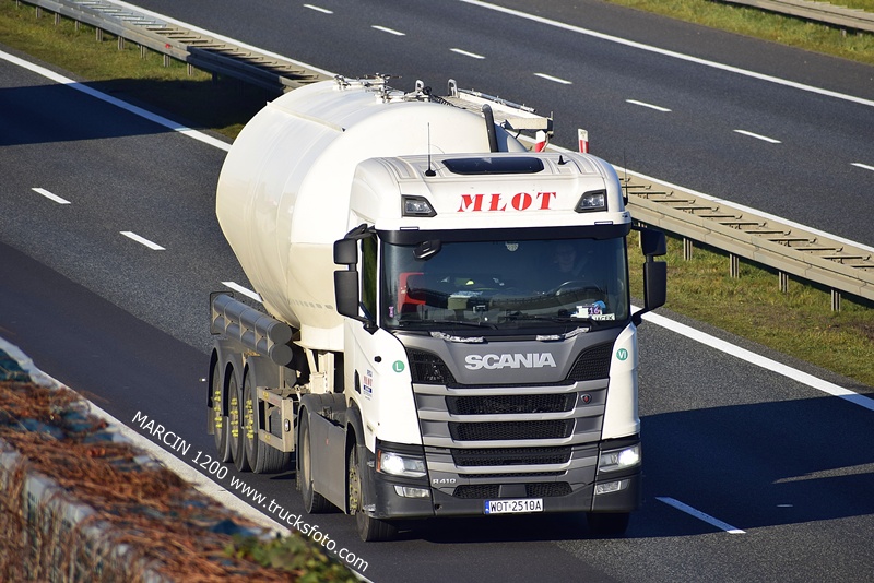 _DSC3845 MŁOT-crop-SCANIA R410 NG.JPG