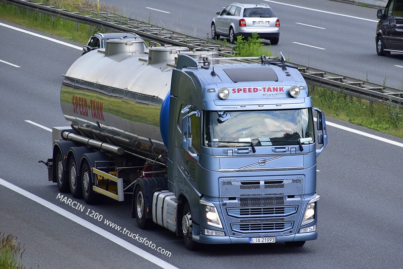 _DSC5089 SPEED-TANK-crop-VOLVO FH4.JPG