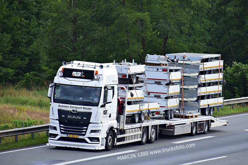 _DSC8186 MBT-crop-MAN TGX II.JPG