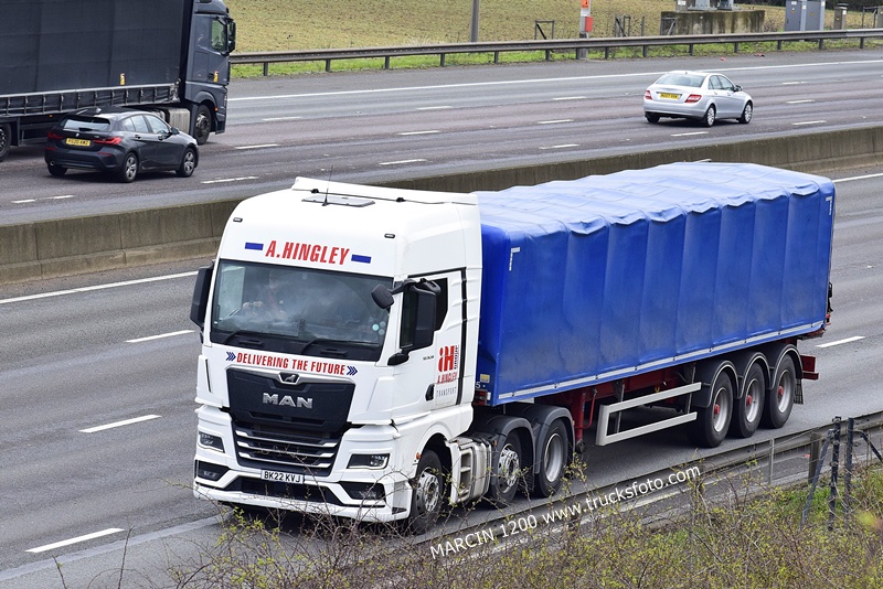 _DSC0402-crop-A.Hingley-MAN TGX II.JPG