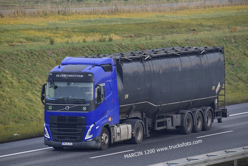_DSC6859 Carbon Logistic-crop-VOLVO FH5.JPG
