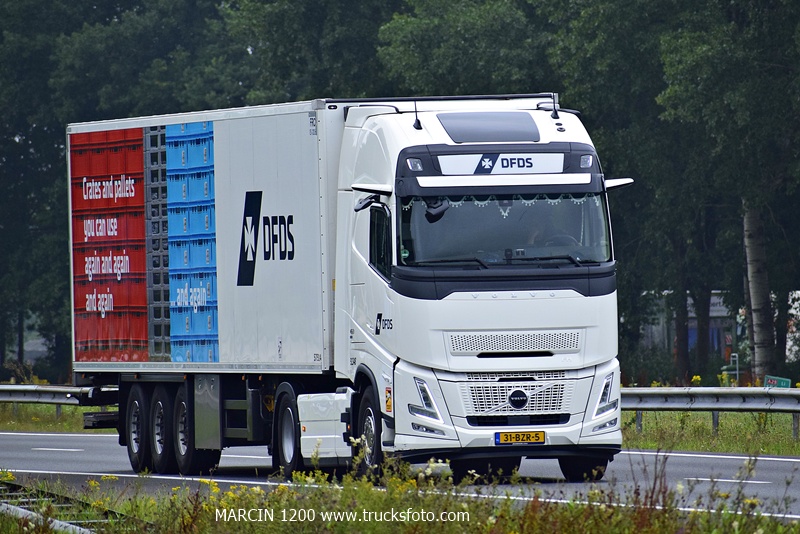 _DSC9692 DFDS-crop-VOLVO FH AERO.JPG
