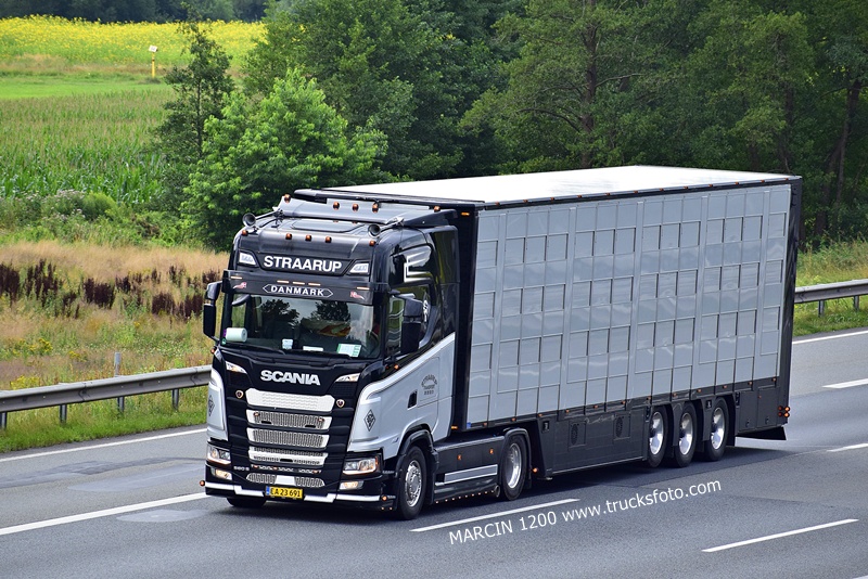 _DSC8702 STRAARUP-crop-SCANIA S560.JPG