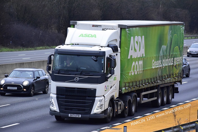_DSC9049 ASDA-crop-VOLVO FH5.JPG