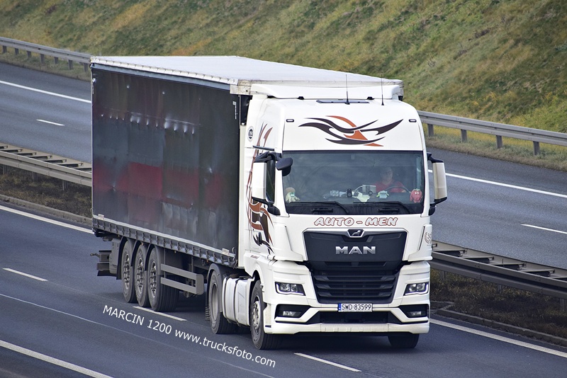 _DSC8698 AUTO MEN-crop-MAN TGX II.JPG