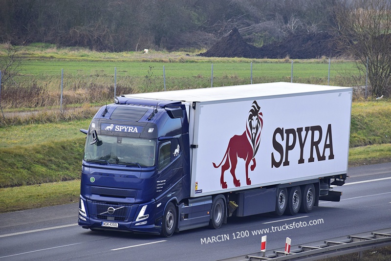 _DSC8754 SPYRA-crop-VOLVO FH AERO.JPG