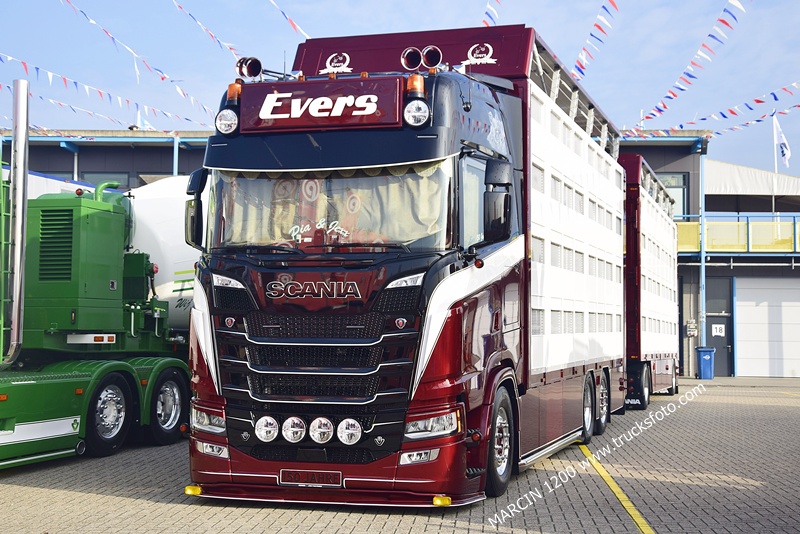 _DSC1233 EVERS-crop-SCANIA S V8-Truckstar Festival Assen.JPG