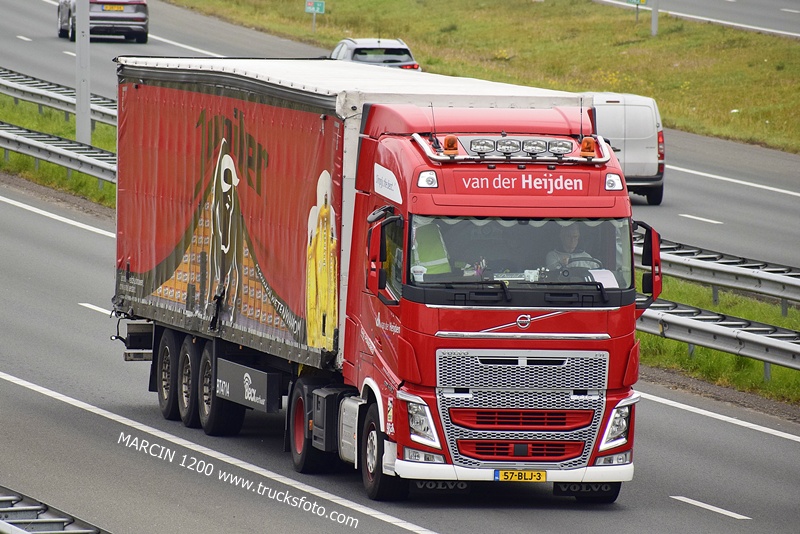 _DSC4301 VAN DER HEIJDEN-crop-VOLVO FH4.JPG